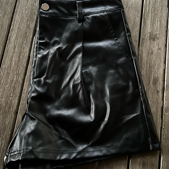 Black Shorts. - Picture 4 of 4